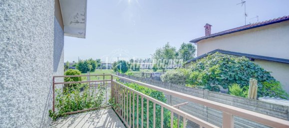 3 bedrooms Villa in Castano Primo, Italy No. 300983 20