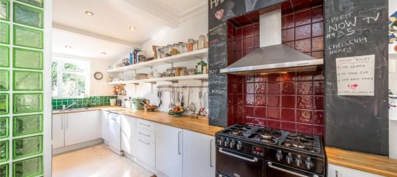 4 bedrooms Commercial property in London, United Kingdom No. 12744 3