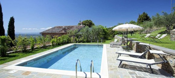 5 bedrooms Villa in Cortona, Italy No. 578 2