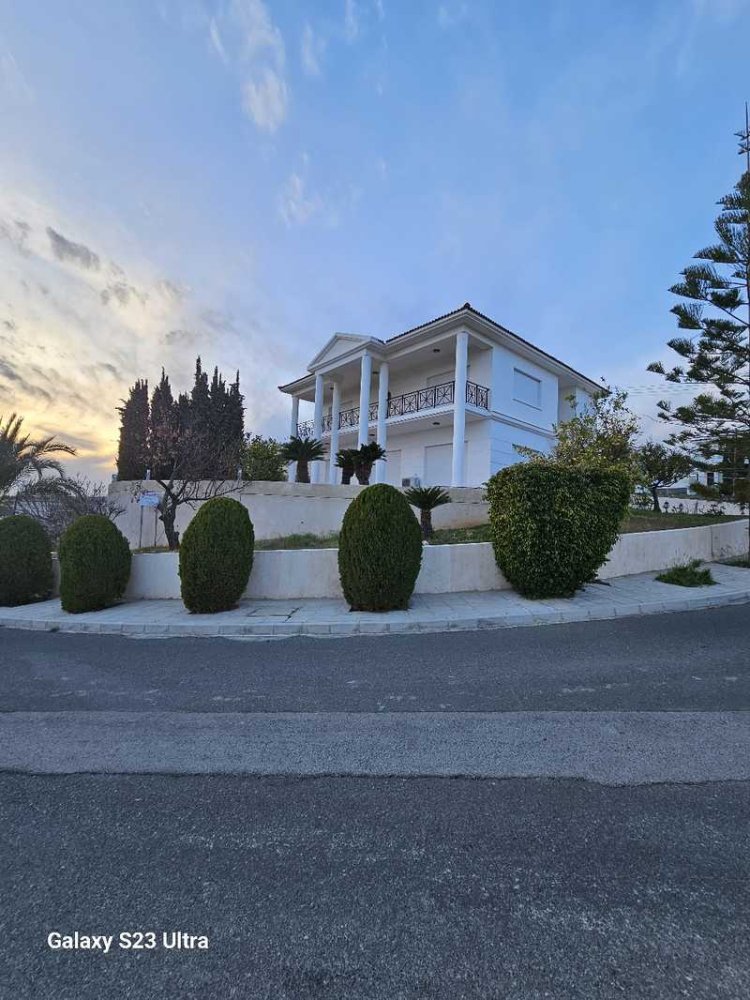Villa de 4 dormitorios en Limassol, Cyprus No. 13839