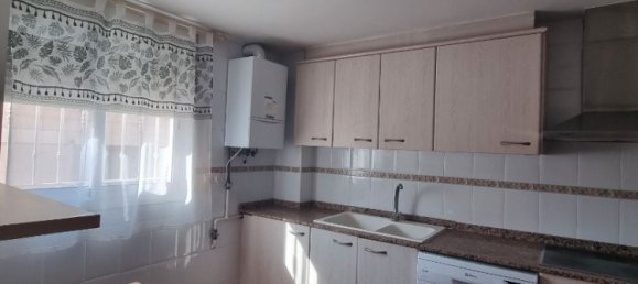 Adosado de 4 dormitorios en Manises, Spain No. 28443 9