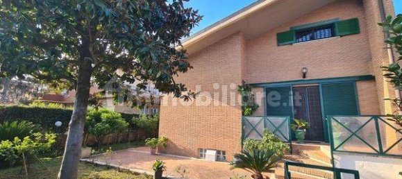 4 bedrooms Villa in Rome, Italy No. 118743 2