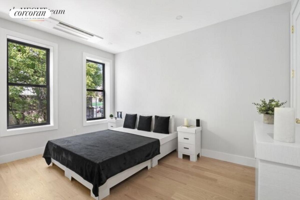 5 bedrooms House in Brooklyn, USA No. 217070