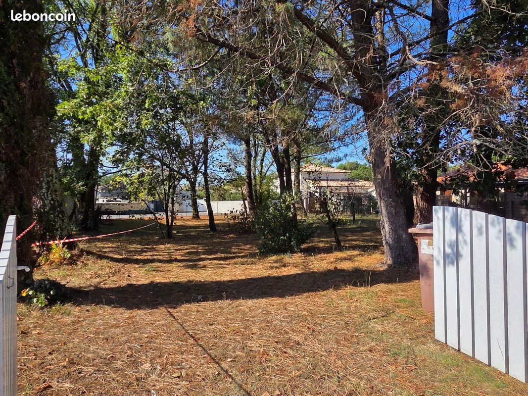 Земельный участок в Ле Теш, Франция № 321197