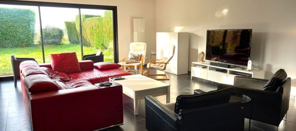 6 bedrooms House in Houdan, France No. 166403 9