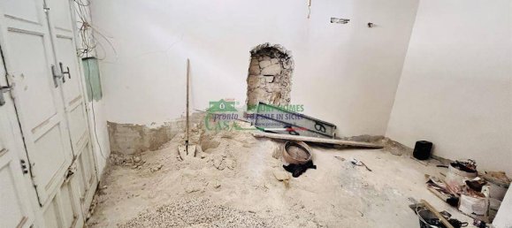 2 bedrooms House in Comiso, Italy No. 289520 3