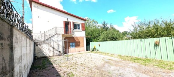 2 Schlafzimmer Haus in Le Donjon, France, Nr. 284271 10