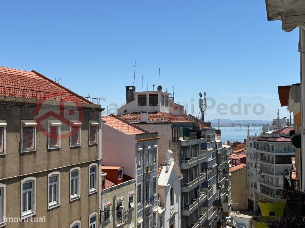 3 bedrooms Apartment in Lisbon, Portugal No. 157780