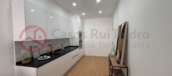 3 bedrooms Apartment in Lisbon, Portugal No. 157780 5