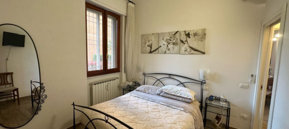 3 rooms Apartment in Florence, Italy No. 45458 12