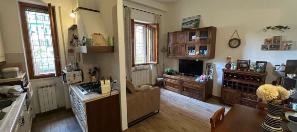 3 rooms Apartment in Florence, Italy No. 45458 5