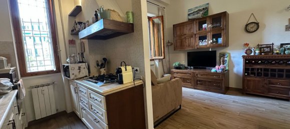 3 rooms Apartment in Florence, Italy No. 45458 4