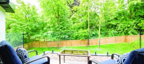 3 bedrooms House in Mississauga, Canada No. 929 2