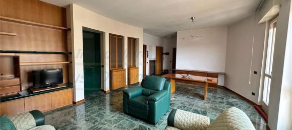 5 bedrooms Apartment in Arona, Italy No. 381193 2