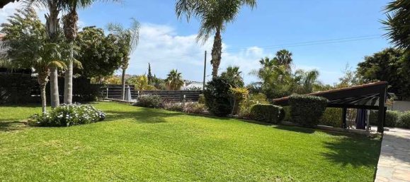 6 bedrooms Villa in Agios Athanasios, Cyprus No. 67278 2