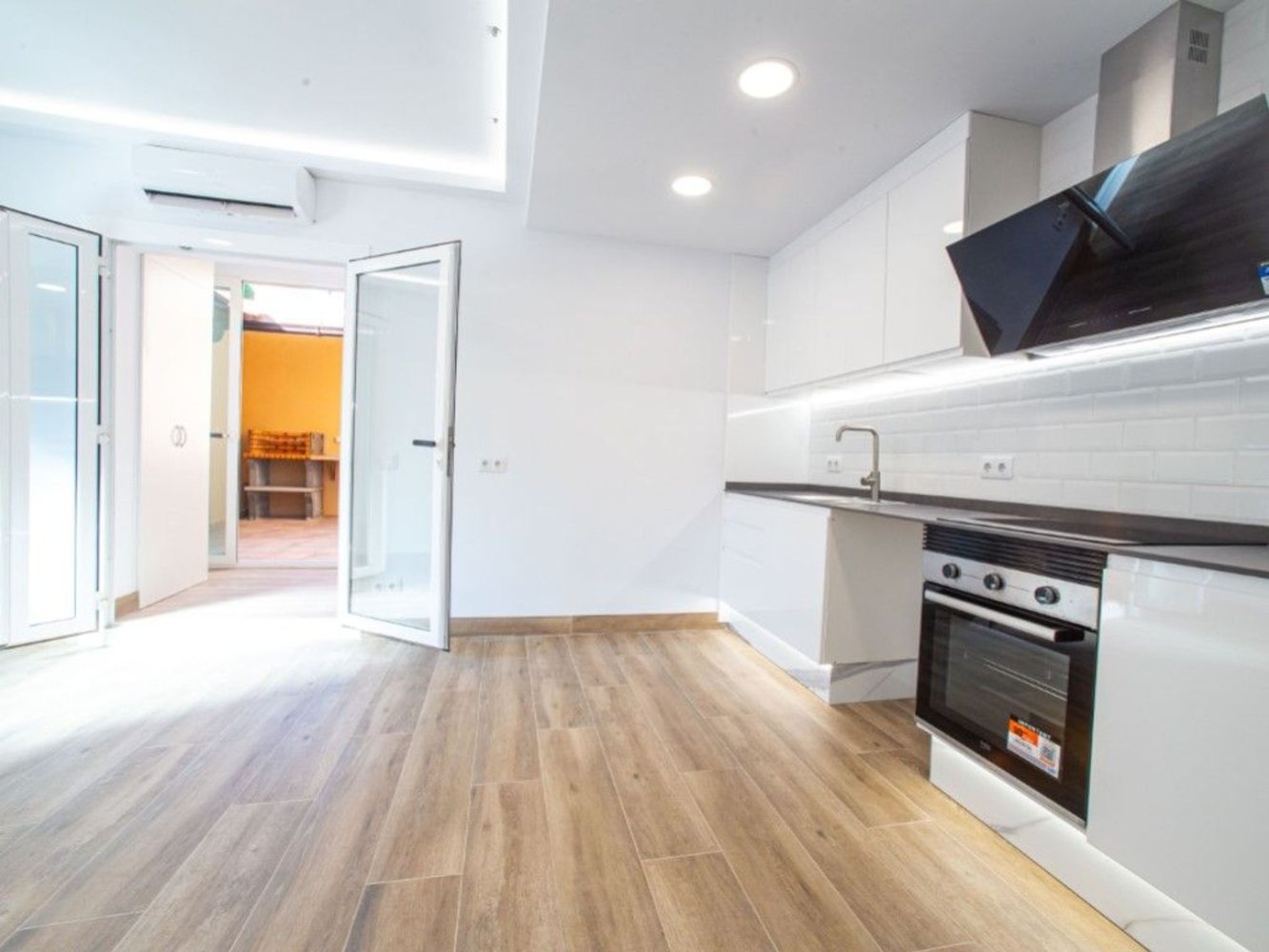 4 bedrooms Apartment in Viladecans, Spain No. 136524