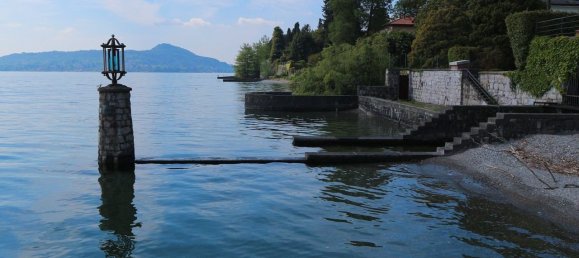 5 bedrooms Villa in Lesa, Italy No. 59598 10