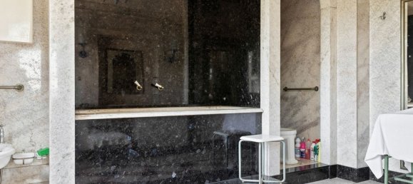 5 bedrooms Villa in Lesa, Italy No. 59598 7