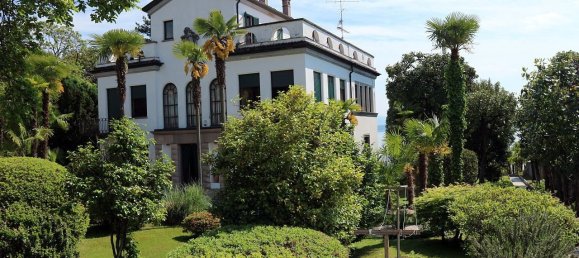 5 bedrooms Villa in Lesa, Italy No. 59598 3