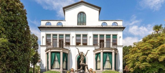 5 bedrooms Villa in Lesa, Italy No. 59598 2