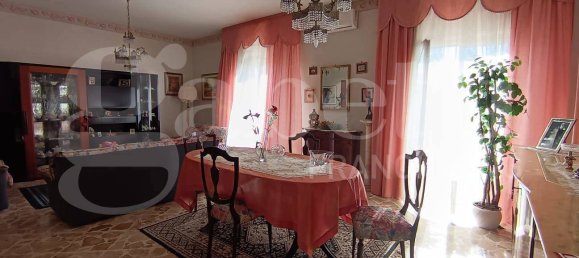 Apartamento de 4 dormitorios en Syracuse, Italy No. 242702 2