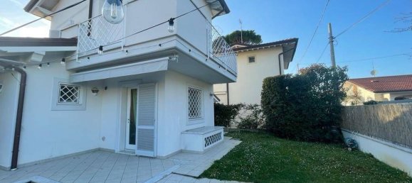 5 rooms Villa in Forte dei Marmi, Italy No. 192200 9