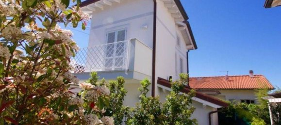 5 rooms Villa in Forte dei Marmi, Italy No. 192200 3