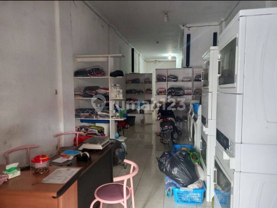 Laden in Kalideres, Indonesia 240m², Nr. 1765