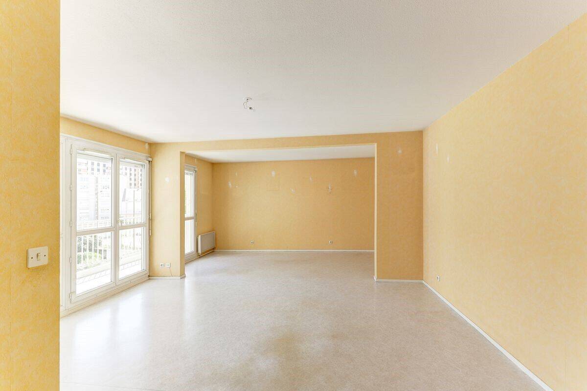 3 Schlafzimmer Wohnung in Saint-Etienne, France, Nr. 355792