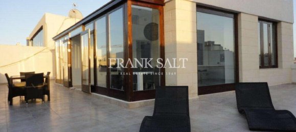 2 bedrooms Penthouse in Sliema, Malta No. 2619 2