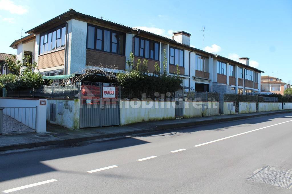 2 bedrooms Apartment in Comacchio, Italy No. 77044