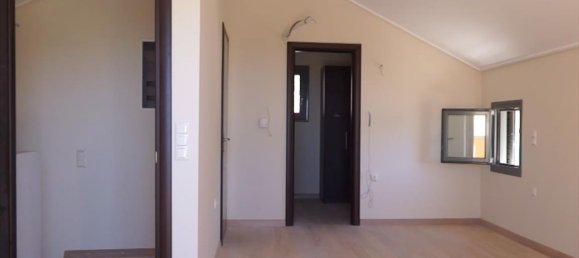4 Schlafzimmer Property in Kalyvia Thorikou, Greece, Nr. 7105 13