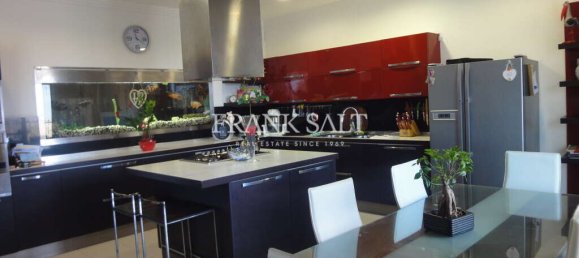 2 غرف نوم طابقين في Qala, Malta رقم 5556 7