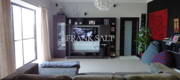 2 غرف نوم طابقين في Qala, Malta رقم 5556 6