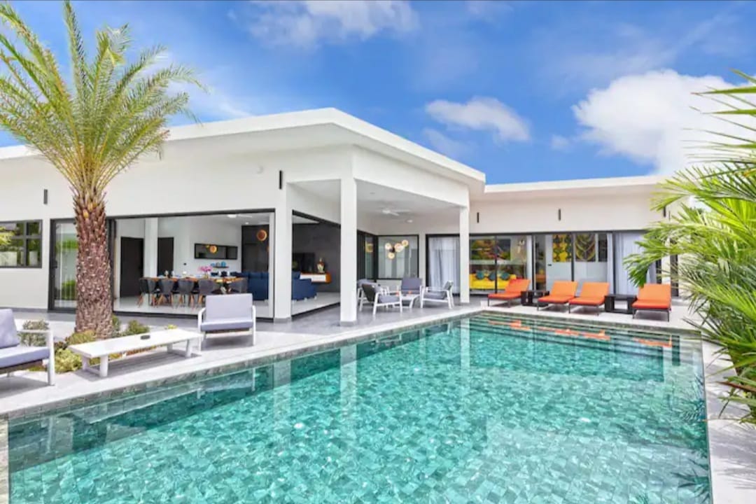 4 bedrooms Villa in Rawai, Thailand No. 8162