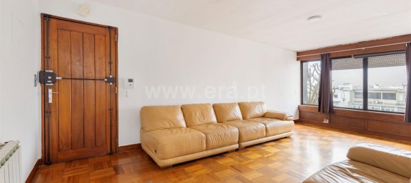 3 bedrooms Apartment in Lisbon, Portugal No. 12561 3