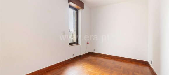 3 bedrooms Apartment in Lisbon, Portugal No. 12561 12