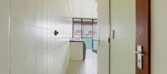 3 bedrooms Apartment in Lisbon, Portugal No. 12561 5