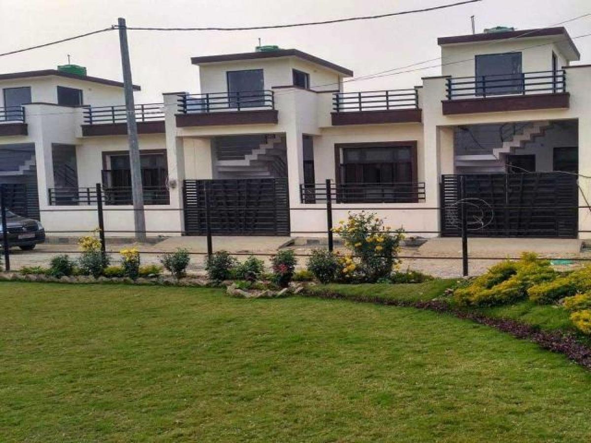 2 bedrooms House in Lucknow, India No. 14357
