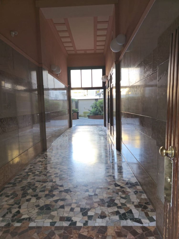 3 rooms Apartment in Milan, Italy No. 245383