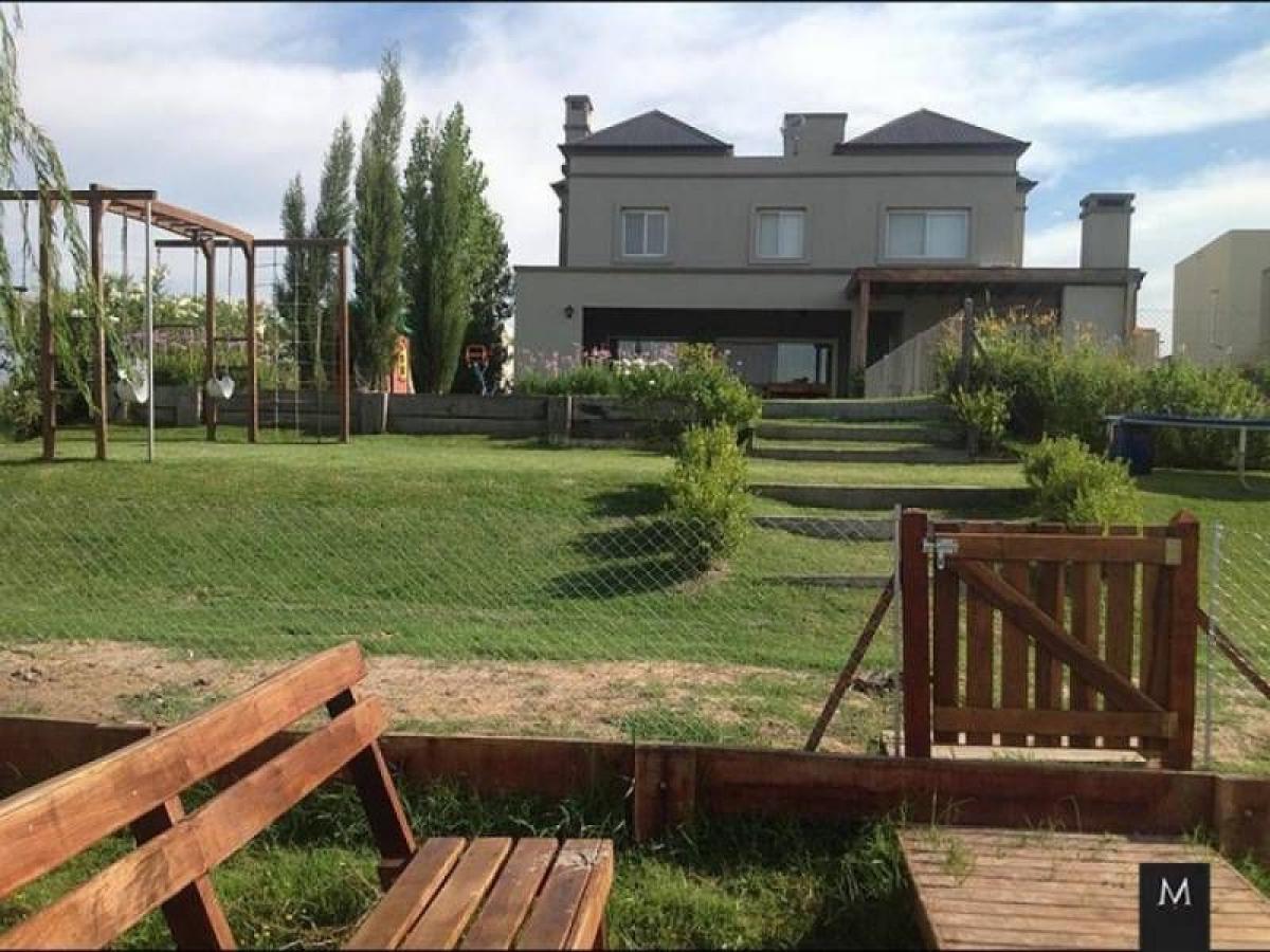 4 bedrooms House in Tigre, Argentina No. 19082