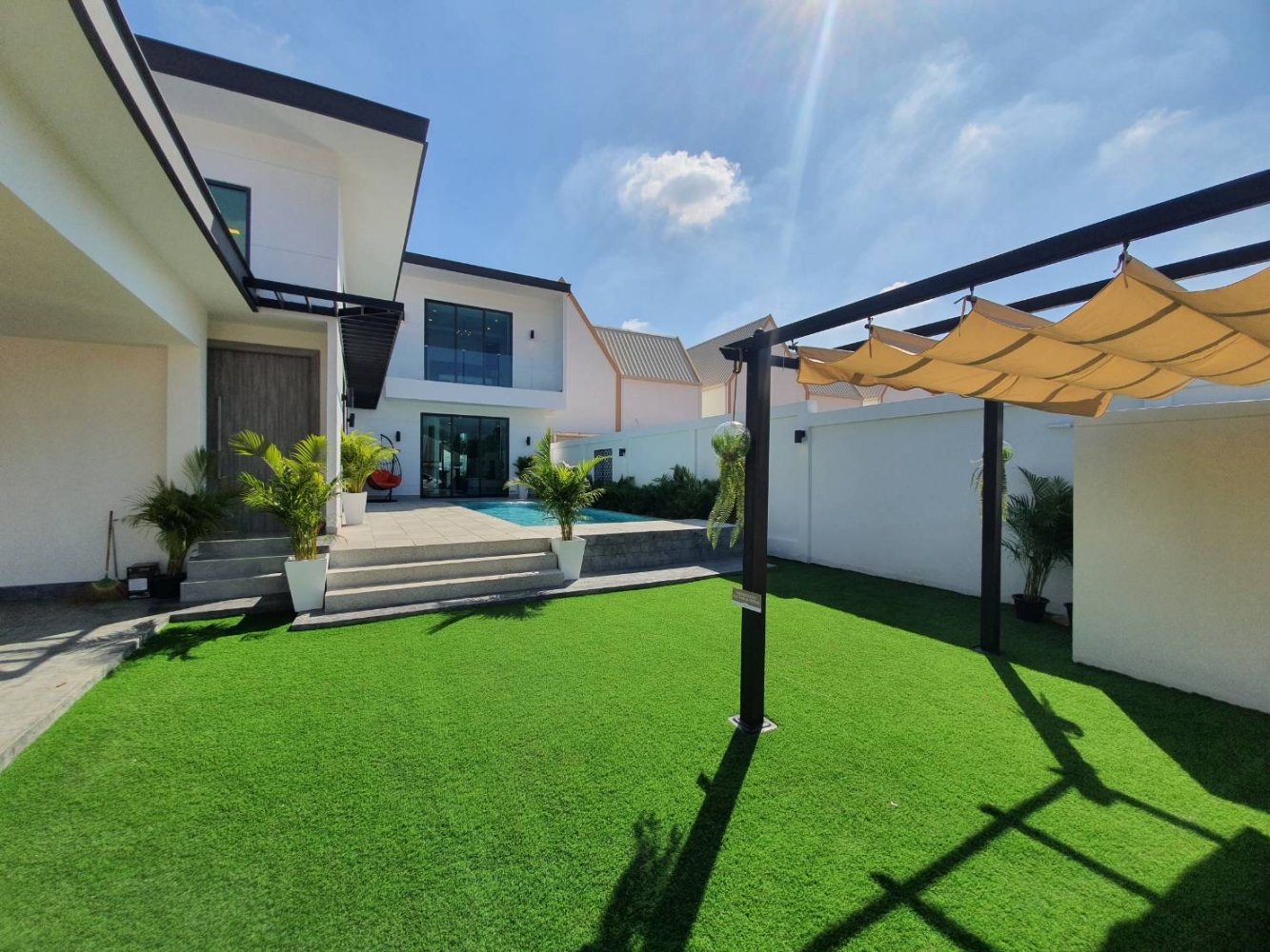 3 bedrooms Villa in Pattaya, Thailand No. 33573