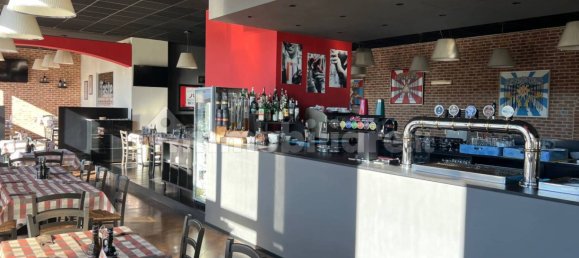 2غرفة عقار تجاري في Verona, Italy رقم 201999 3