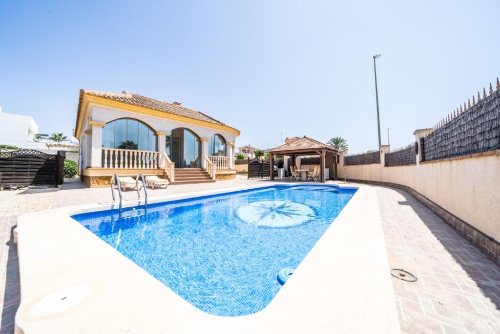 Villa T3 em La Marina, Spain N.º 202104