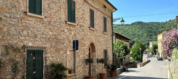 5 bedrooms House in Sassetta, Italy No. 75177 3