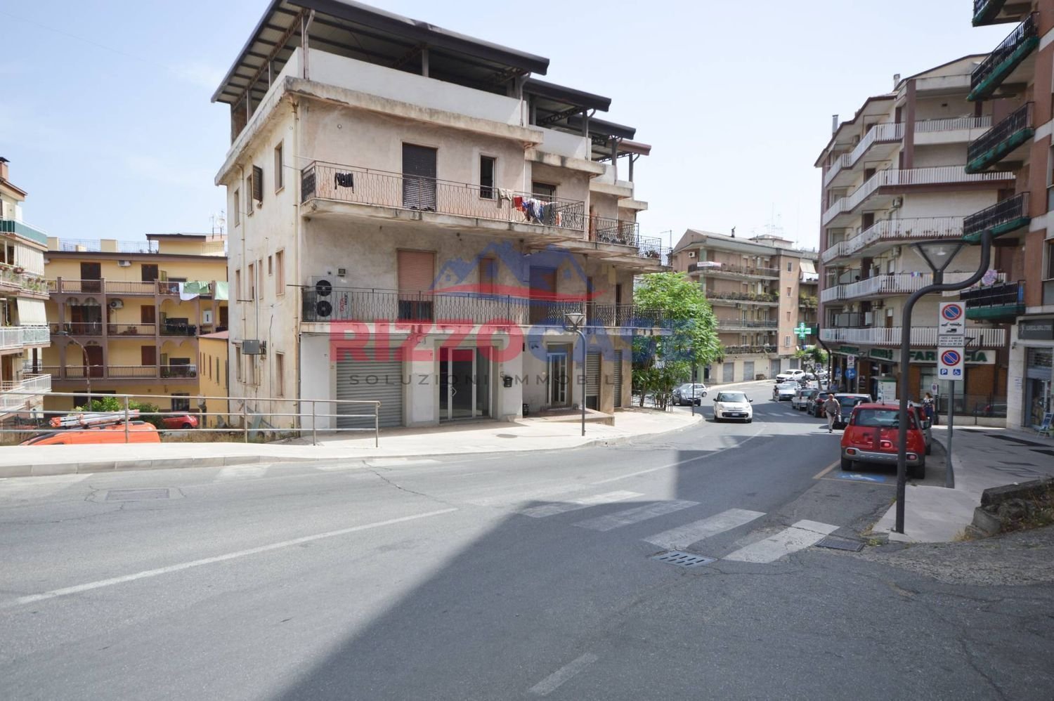 Propriété commerciale à Corigliano Rossano, Italy 140m² No. 153859