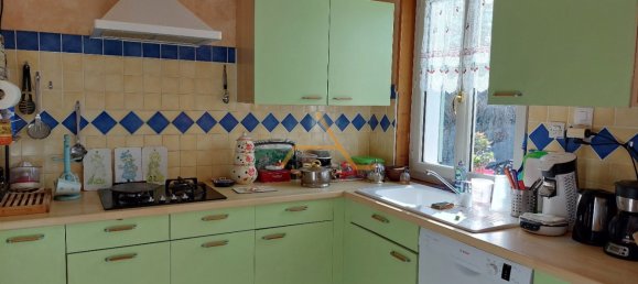 3 bedrooms Villa in Taulignan, France No. 200717 5