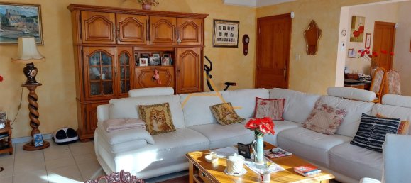 3 bedrooms Villa in Taulignan, France No. 200717 2