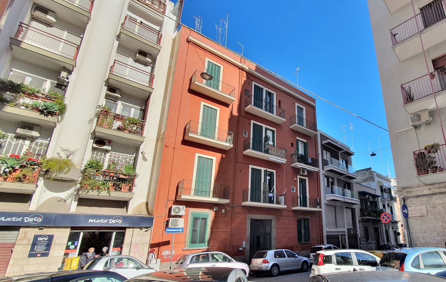 2 rooms Apartment in Bari, Italy No. 104740
