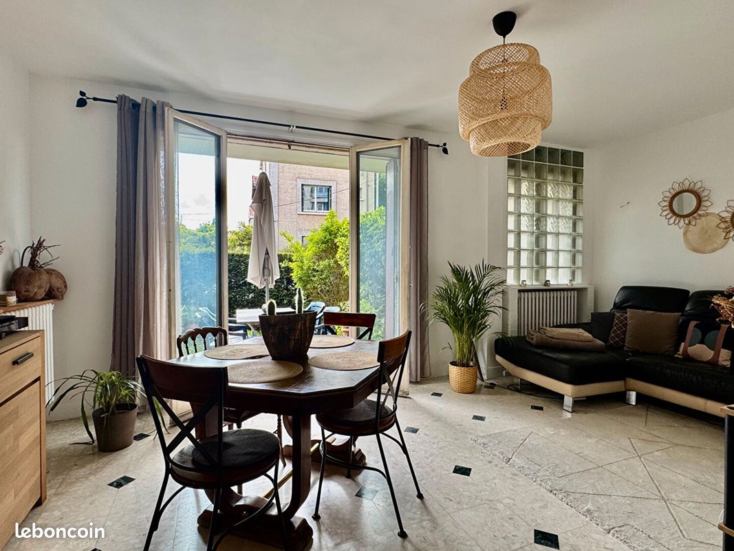 Apartamento de 2 dormitorios en Bois-Colombes, France No. 329550